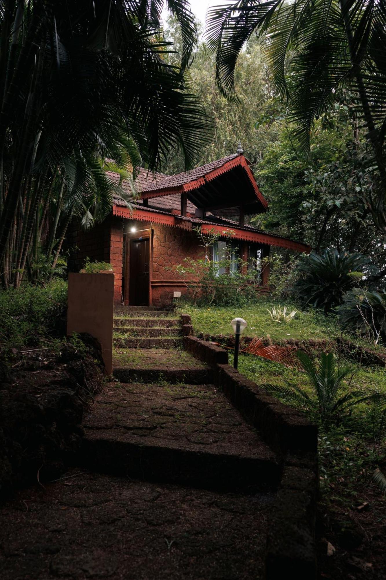 Sai Vishram Beach Resort Bainduru Eksteriør bilde