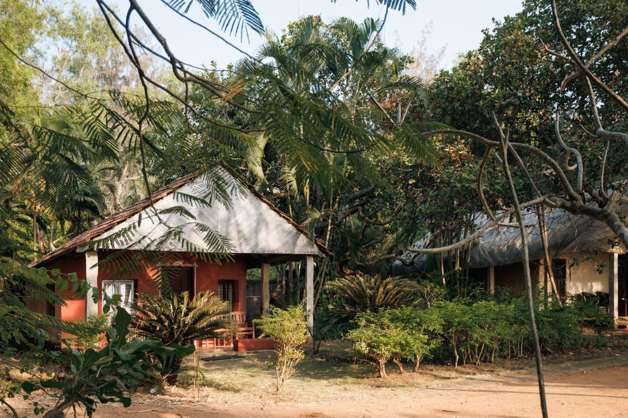 Sai Vishram Beach Resort Bainduru Eksteriør bilde
