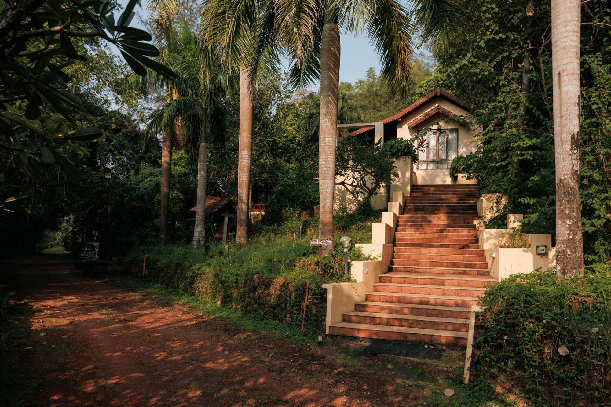 Sai Vishram Beach Resort Bainduru Eksteriør bilde